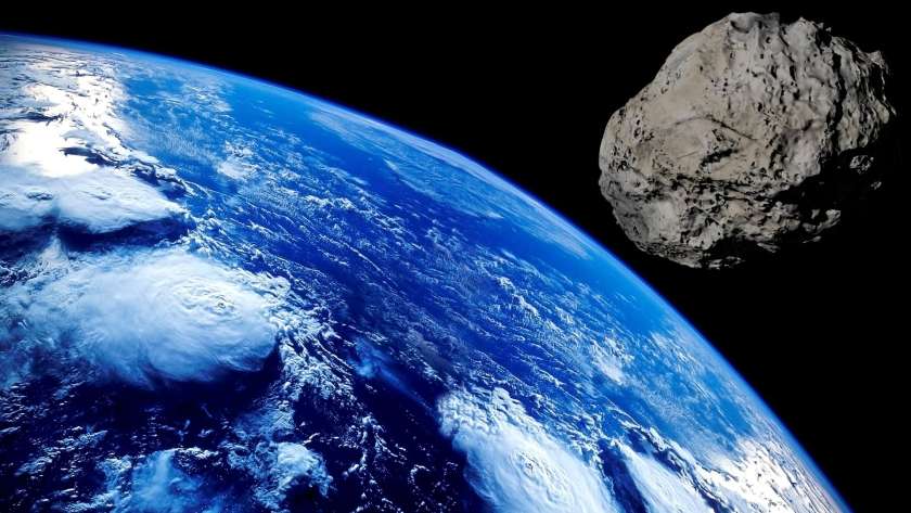 Mimo Zemlje letel orjaški asteroid