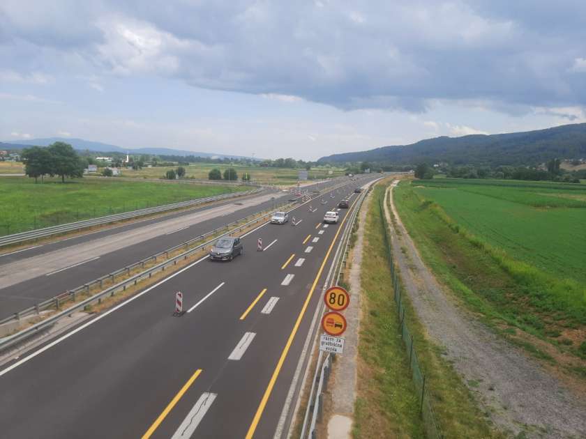 Krka ob enih – Previdno na avtocesti med Obrežjem in Drnovim
