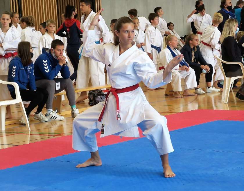 FOTO: Članici Karate kluba Brežice nastopili na 3. pokalni tekmi v Kranju
