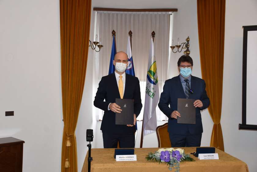 Podpisana pogodba za gradnjo kolesarskih povezav do Krške vasi in Čateža ob Savi