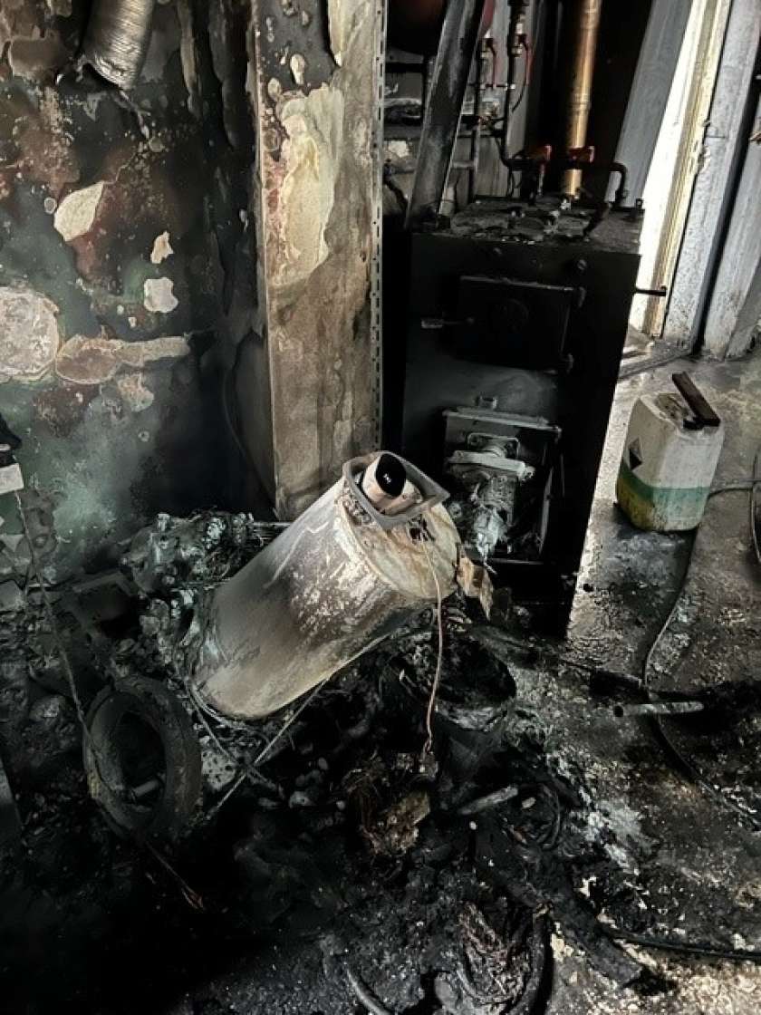 FOTO: Požar v avtomehanični delavnici v Leskovcu