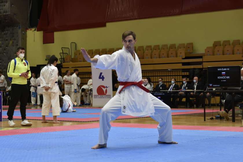 FOTO: Naši karateisti na mednarodnem tekmovanju v Velenju izjemno uspešni