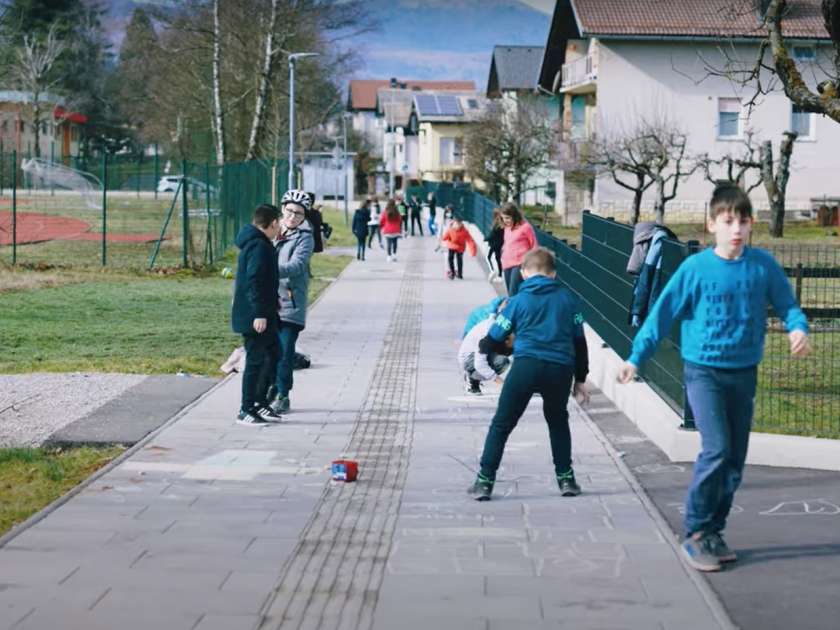 Virtualno odprli del Grajske ceste in obnovljeno šolsko pešpot