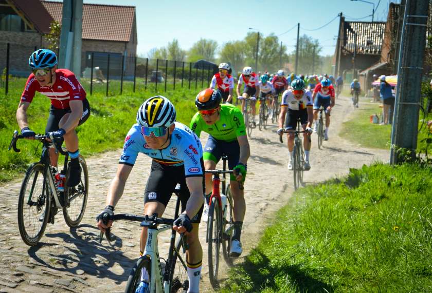 Žak Eržen med mladinci na Paris – Roubaix dvanajsti