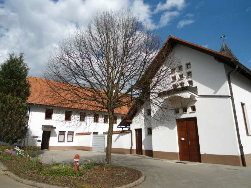 Samostan karmeličank v Mirni Peči stoji že 25 let