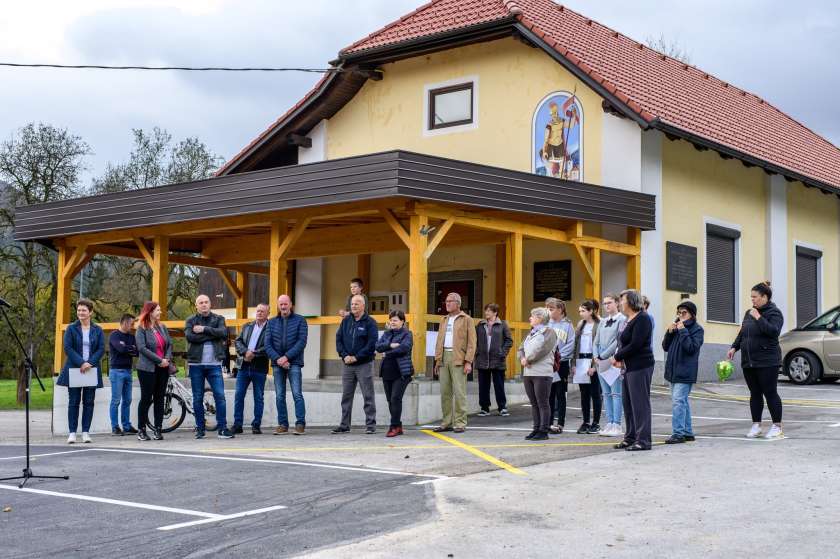 Otvorili asfaltirano pot Črmošnjice - Mašelj in parkirišče pri gasilskem domu v Črmošnjicah