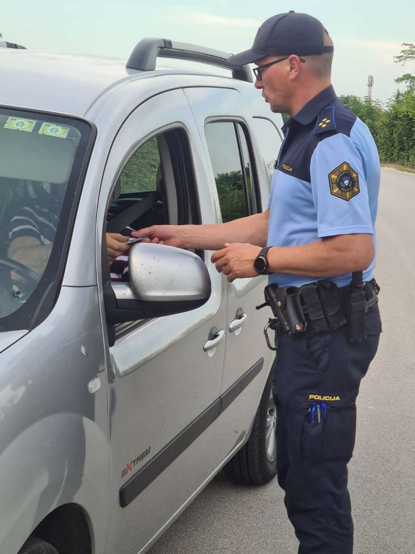 Kolesar po nesreči umrl v bolnišnici