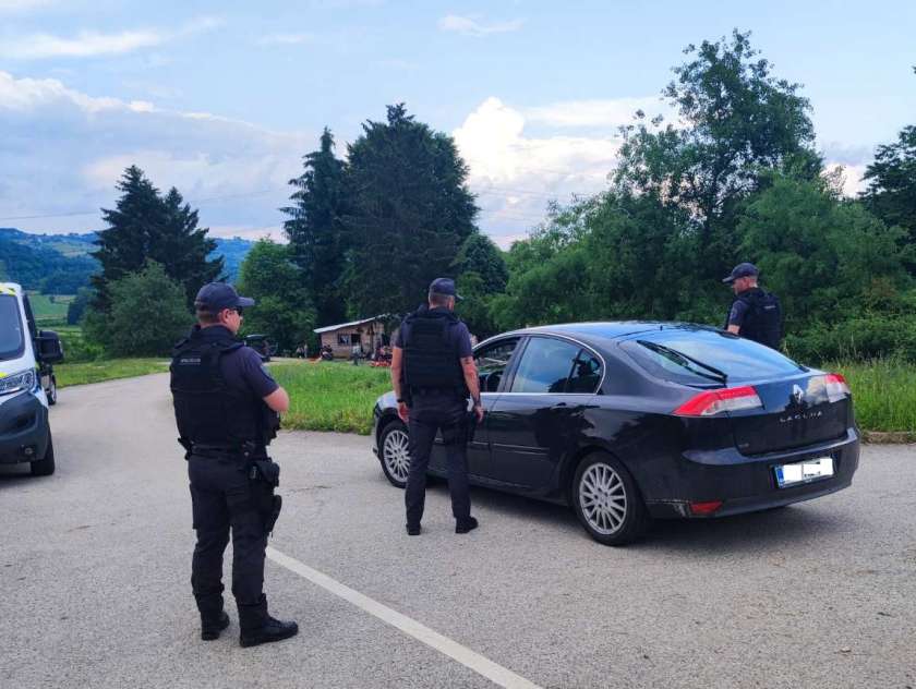 Povečano število vlomov v avtomobile