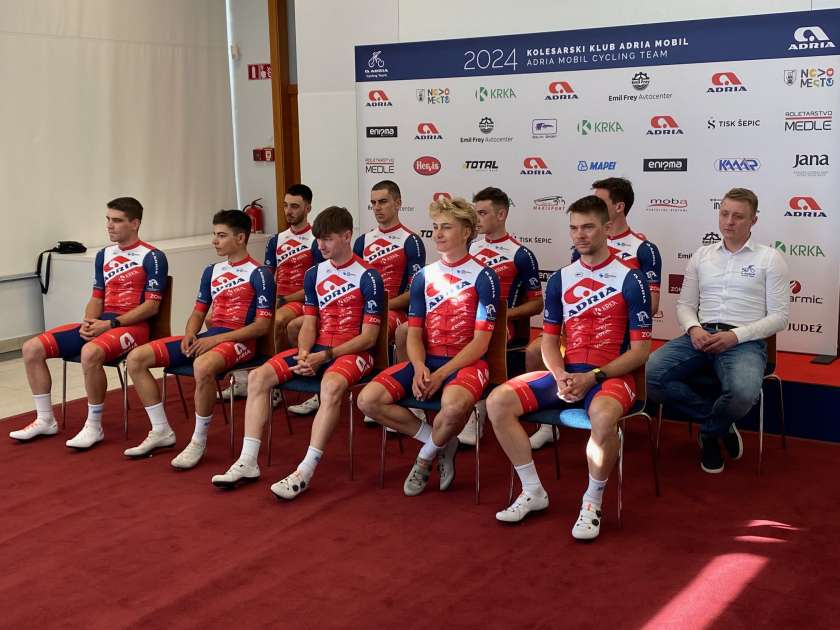 Članska ekipa Kolesarskega kluba Adria Mobil 2024 – mlada ekipa z ambicioznimi cilji
