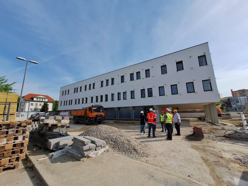 Gradnja prizidka za nove prostore zdravstvenega doma in lekarne Brežice