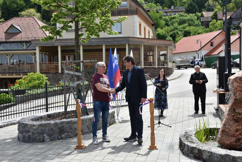 Obnovljeno vaško središče na Čatežu ob Savi