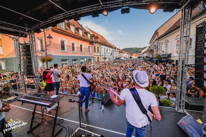 Mestna promenada Brežice 2024 navdušila s programom in rekordnim obiskom