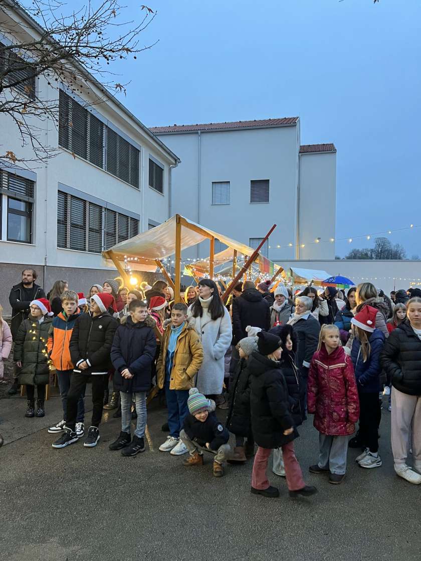 Uspešno izpeljan Božični bazar na OŠ Otočec