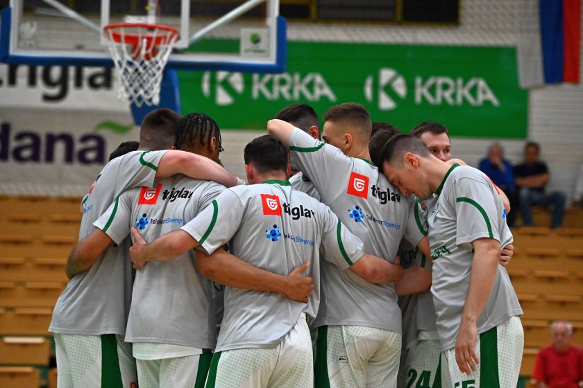 Zanesljiva zmaga za začetek polfinala