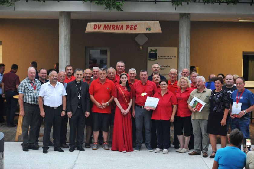 Mirna Peč praznuje in vabi