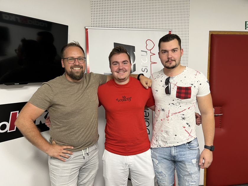 Nagajivi tris z nagajivo skladbo Simona