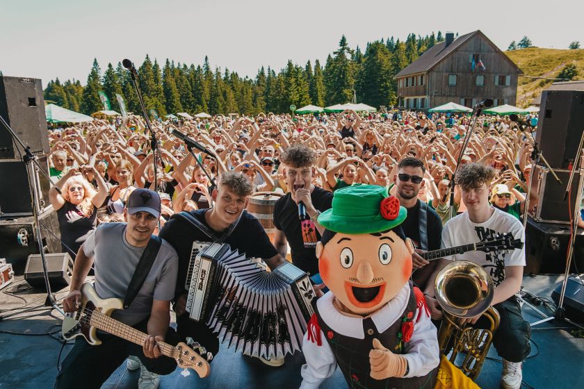 Rekordna generalka veličastna napoved spektakularnega finala v Planici