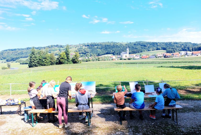 Ustvarjalne počitnice brez telefona: ko domišljija zamenja zaslon