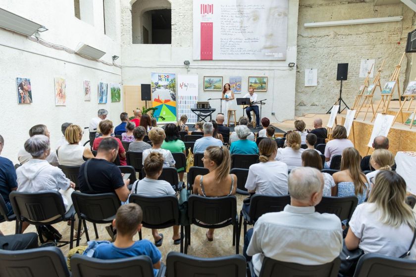 Otvoritev razstave učencev likovne pedagoginje in slikarke Martine Hegediš