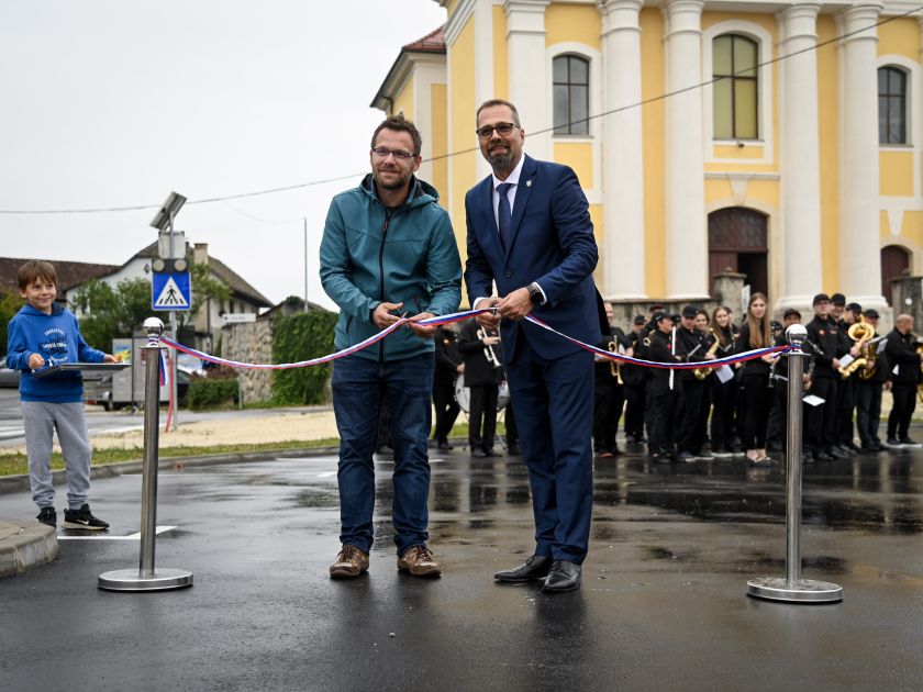 Na Raki namenu predali novo parkirišče