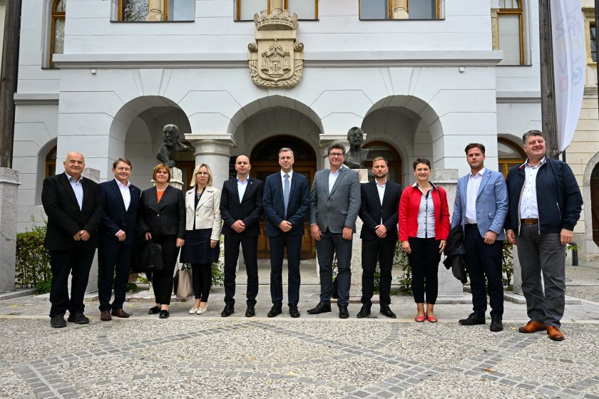 Župani jugovzhodne Slovenije in Posavja o romski problematiki in spremembah