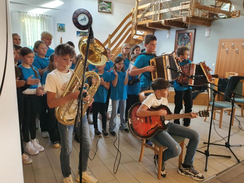 Sodelovanje MPZ Otočec na srečanju starejših