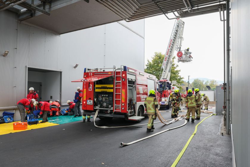V Krki s požarnimi vajami krepijo pripravljenost in skrb za varnost