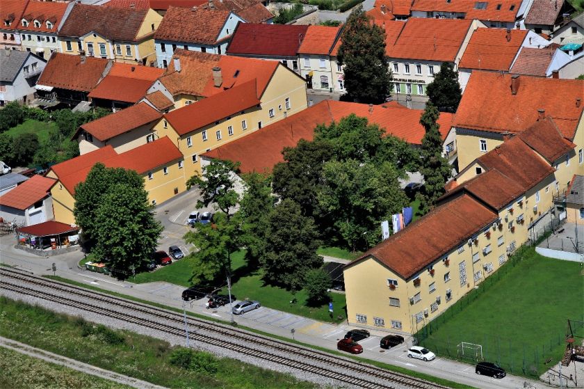 Podpis pogodbe za energetsko sanacijo občinske stavbe in Trškega dvorca