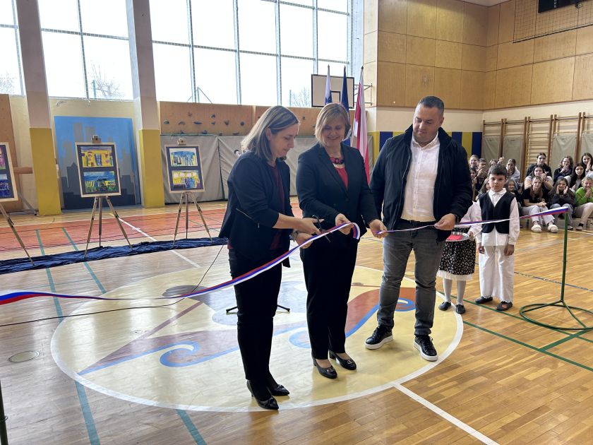 Sanirana streha na OŠ Podzemelj predana namenu