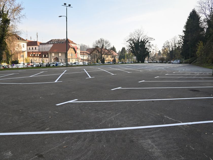 Urejeno začasno parkirišče na igrišču Šajspoh