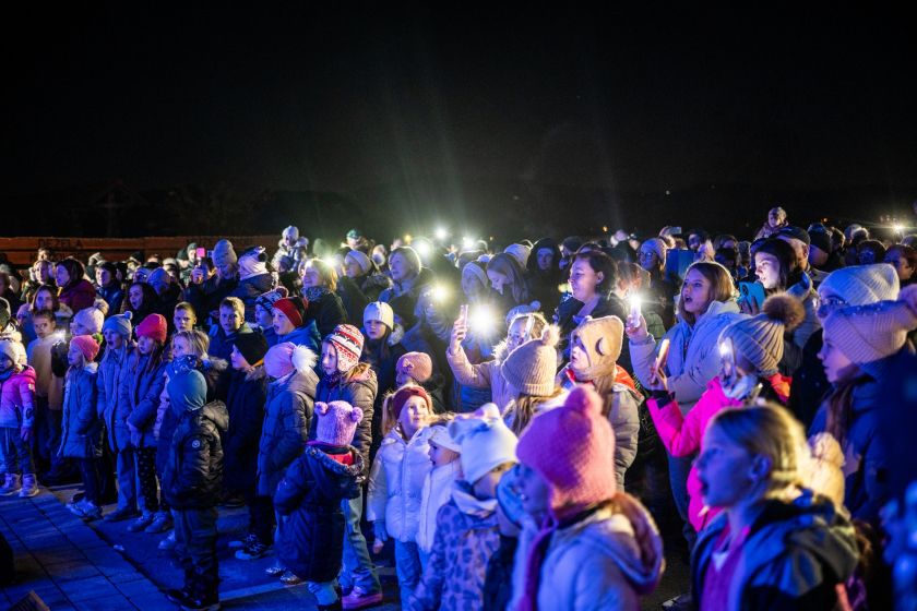 Prižig lučk v Deželi kozolcev