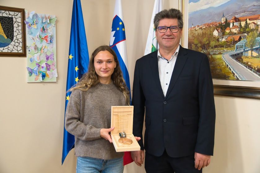 Župan čestital dobitnici treh bronastih odličij Leji Glojnarič