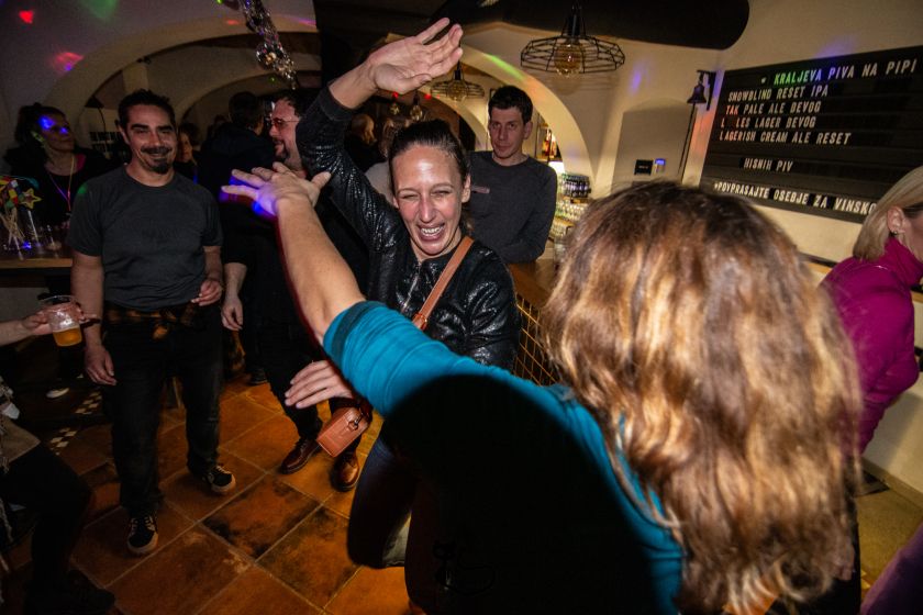 Na dobrodelnem Disco boogie večeru zbrali 2.390€ za srečne tačke!