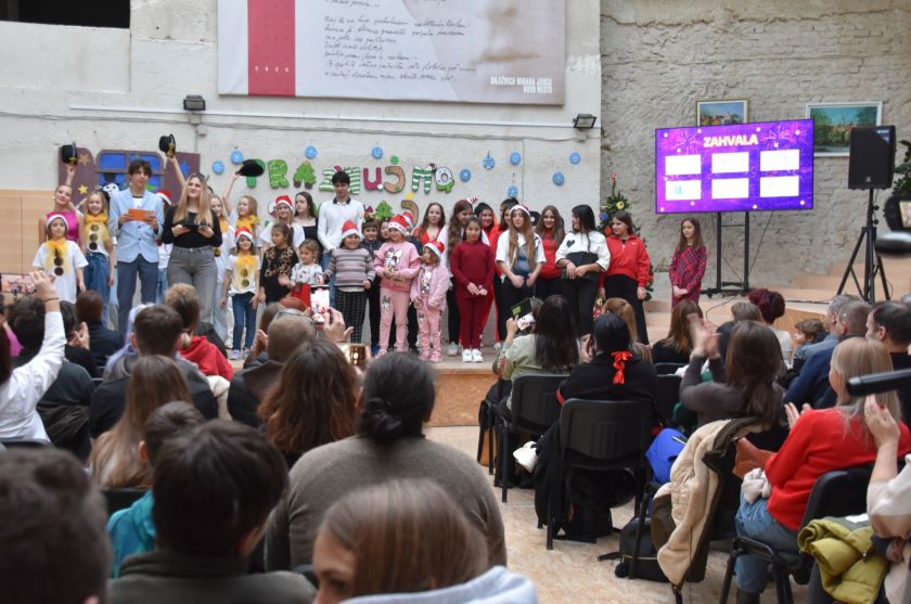 Otroci in mladi navdušili na novoletnem večkulturnem živžavu