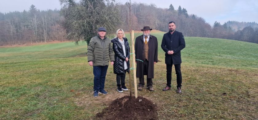 Na Lanšprežu, za edino čebelarsko kapelo v Evropi, posadili tri lipe
