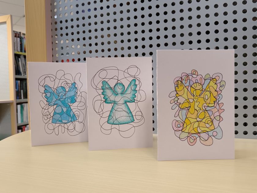 V knjižnici Brežice izdelovali praznične voščilnice