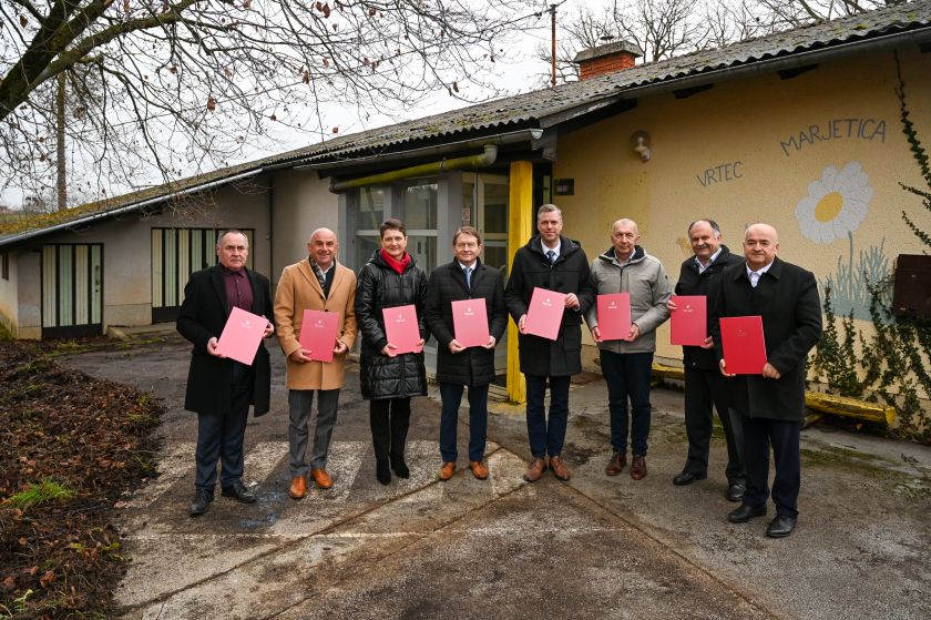 Dolenjske in belokranjske občine podpisale dogovor za izgradnjo Hiše hospic