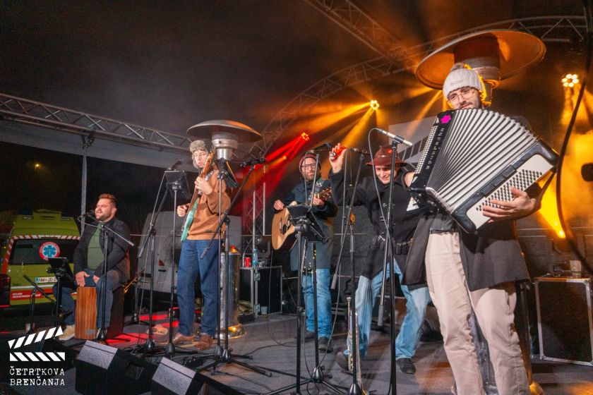 Mirna Peč je »Skupaj v prazzznični čas« vstopila