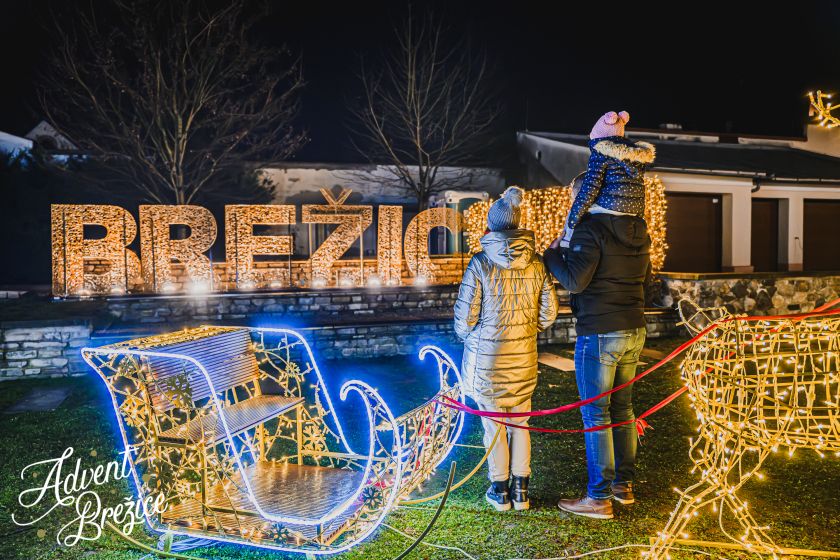Advent Brežice se bliža vrhuncu – silvestrovanje pod prazničnimi lučmi