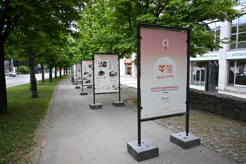 Razstava pomoči iz sklada za pomoč ljudem v stiski