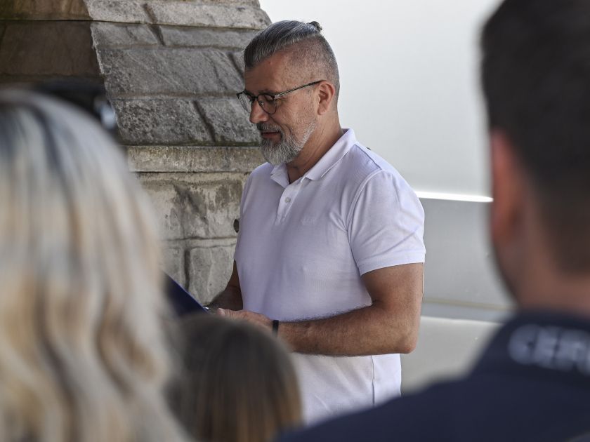 Z novim defibrilatorjem odslej varneje tudi na Planini pri Raki