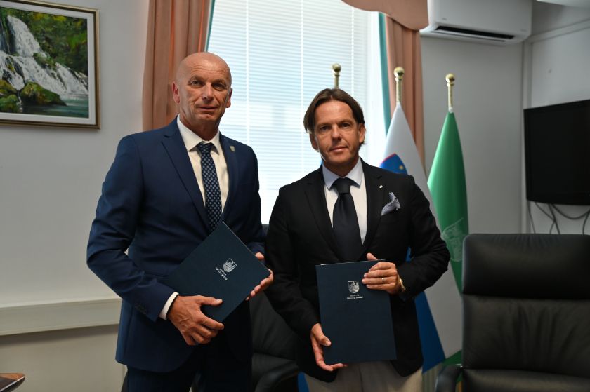 Podpis pogodbe za izgradnjo proizvodnih prostorov za podjetniški inkubator