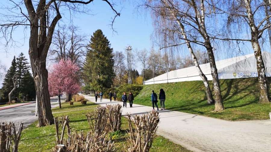 sprehod-velenje-park-karantena