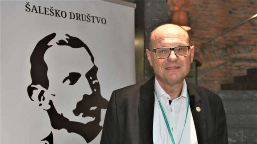 Drago-Martinšek-ob-odprtju-razstave-o-dr