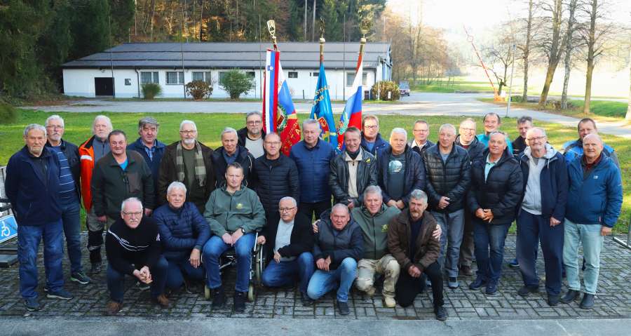 NČ  Ob spominskem srečanju članov 42. PDČ TO Velenje   Foto Jože Miklavc   IMG_9422