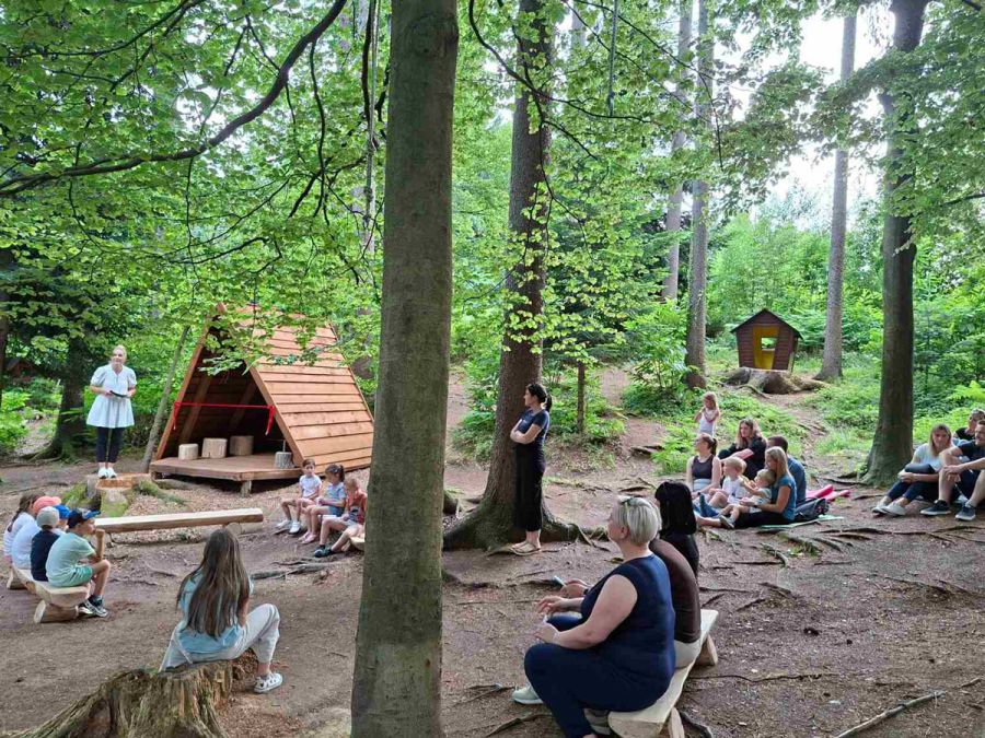 gozdna-knjižnica-Škale