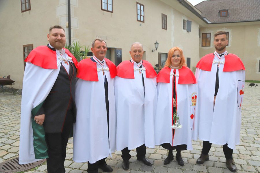 NČ-Novi-slovenski-vitezi-VRSJK-ter--novo-imenovana-viteška-poveljnica-ob-umestitvi-v-Maria-Saal-f-Jože-Miklavc----IMG_1236