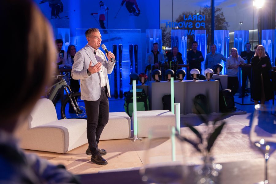 1. (c) Elan, d.o.o., Leon Korošec, direktor športne divizje in podpredsednik skupine Elan