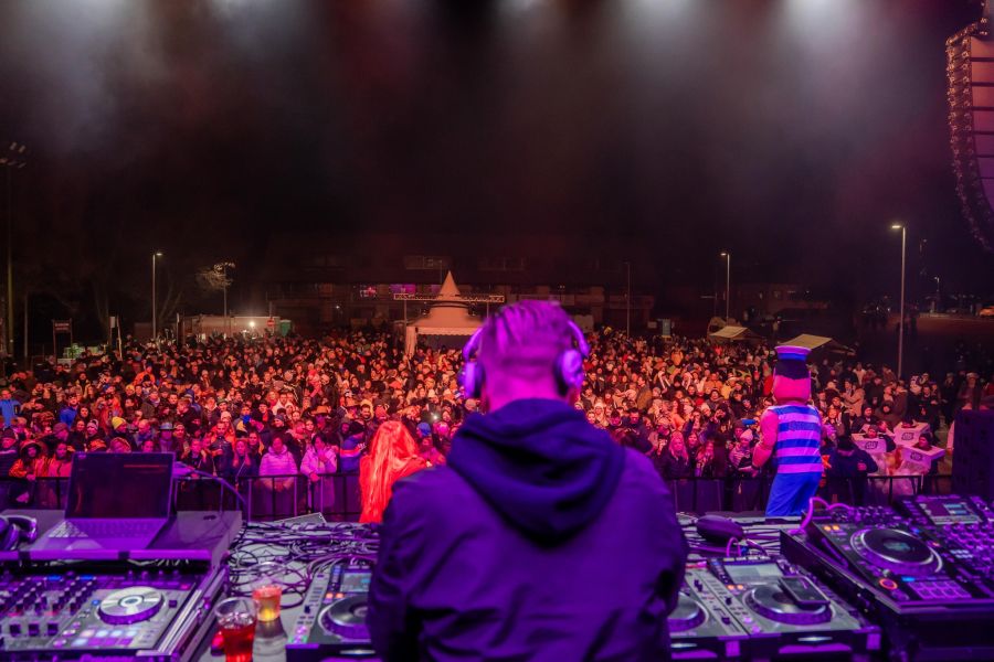 Odlični didžej tudi tokrat obljublja nepozabno zabavo ---