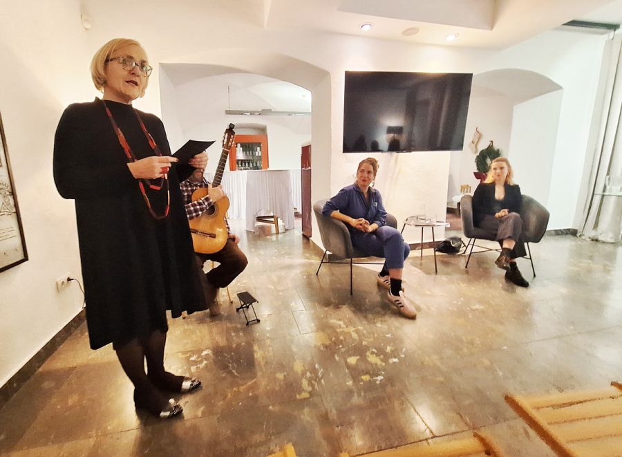 pesniški-prvenec-Aiko-Zakrajšek